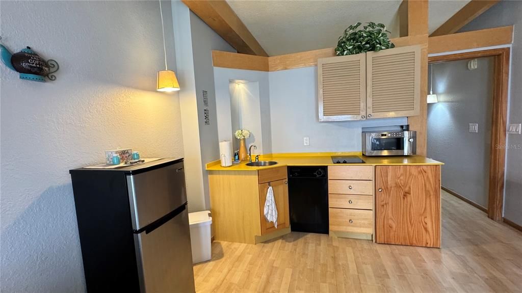 For Sale: $220,000 (2 beds, 2 baths, 1250 Square Feet)