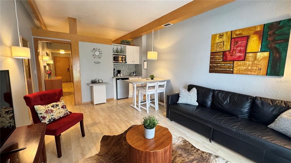 For Sale: $220,000 (2 beds, 2 baths, 1250 Square Feet)