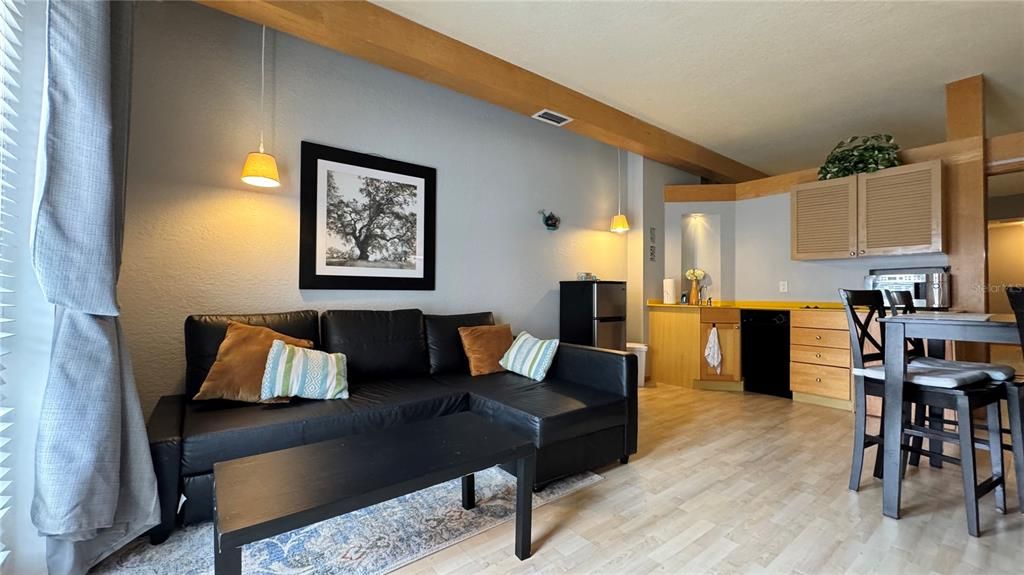 For Sale: $220,000 (2 beds, 2 baths, 1250 Square Feet)