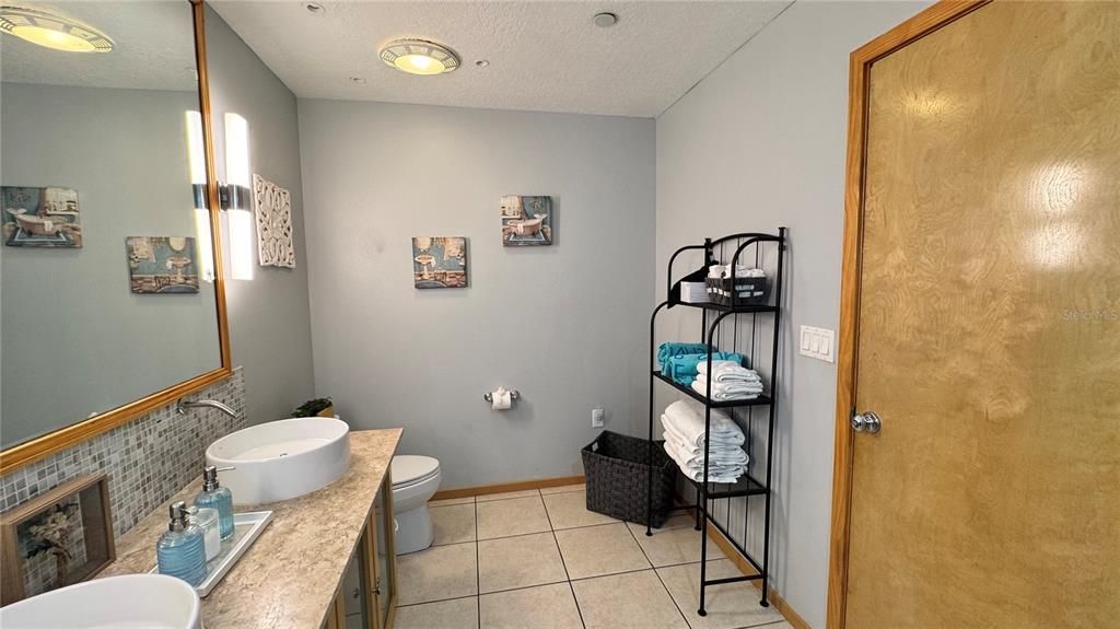 For Sale: $220,000 (2 beds, 2 baths, 1250 Square Feet)