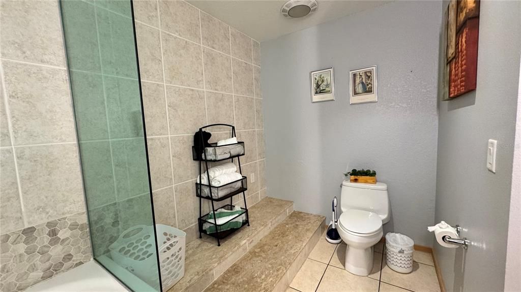 For Sale: $220,000 (2 beds, 2 baths, 1250 Square Feet)