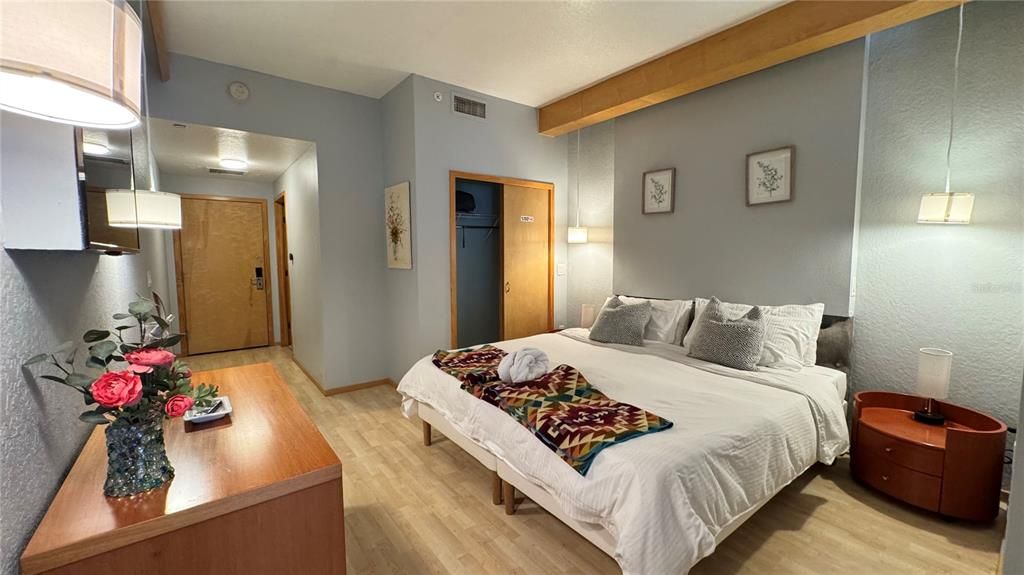 For Sale: $220,000 (2 beds, 2 baths, 1250 Square Feet)