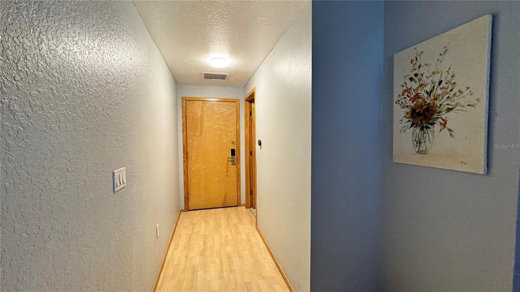 For Sale: $220,000 (2 beds, 2 baths, 1250 Square Feet)