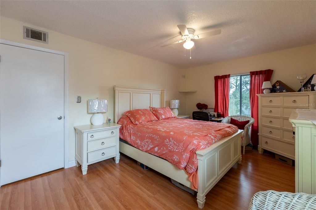 En Venta: $165,000 (2 camas, 2 baños, 975 Pies cuadrados)