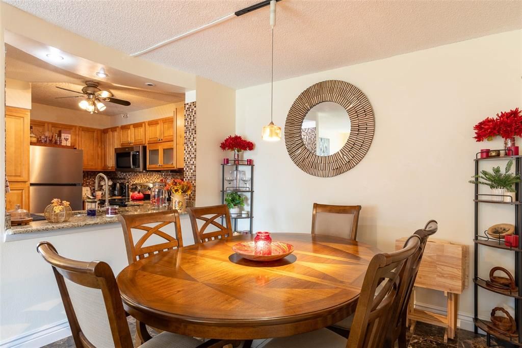 En Venta: $165,000 (2 camas, 2 baños, 975 Pies cuadrados)