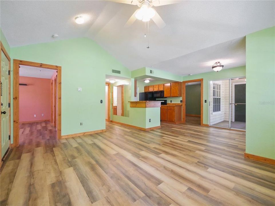 На продажу: $145,000 (2 спален, 2 ванн, 934 Квадратных фут)