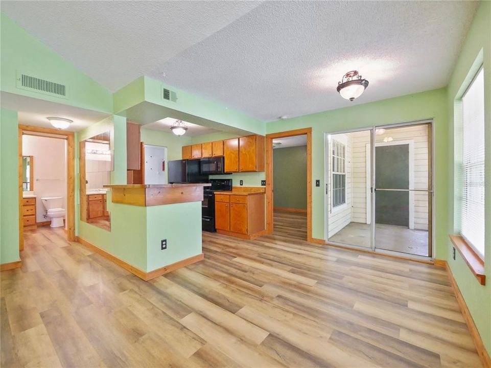 На продажу: $145,000 (2 спален, 2 ванн, 934 Квадратных фут)