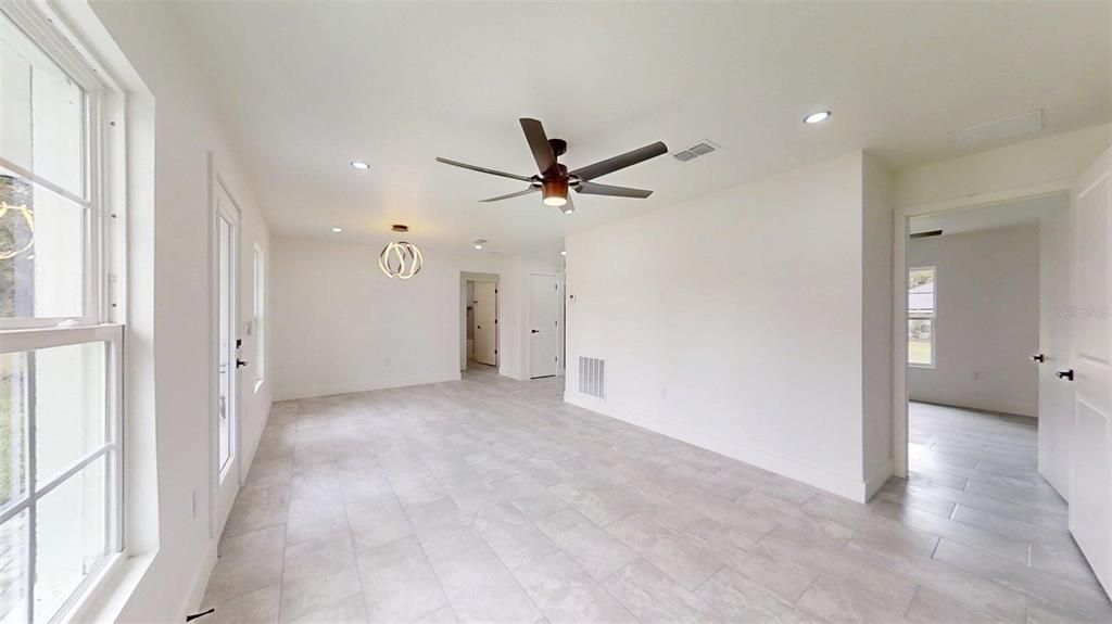En Venta: $245,000 (3 camas, 2 baños, 1024 Pies cuadrados)