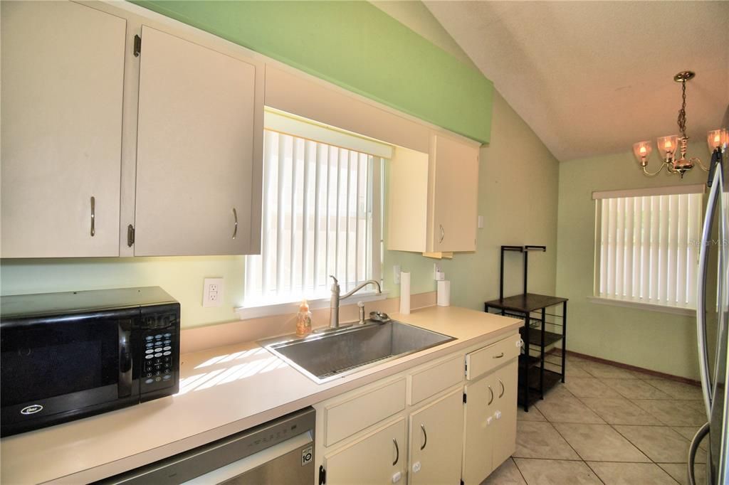 En Venta: $254,900 (3 camas, 2 baños, 1249 Pies cuadrados)