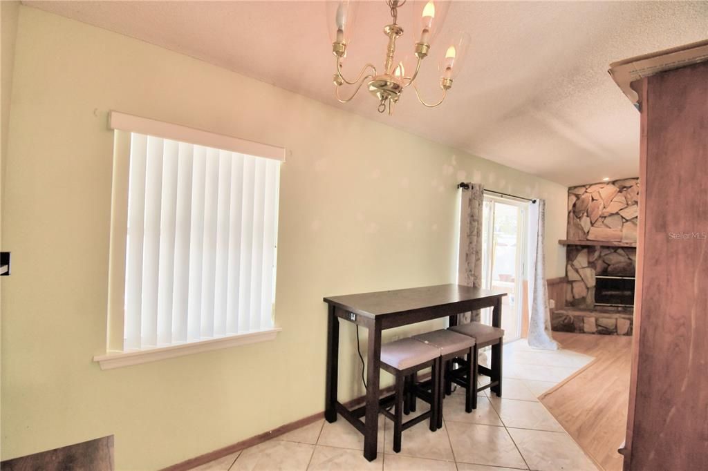 En Venta: $254,900 (3 camas, 2 baños, 1249 Pies cuadrados)