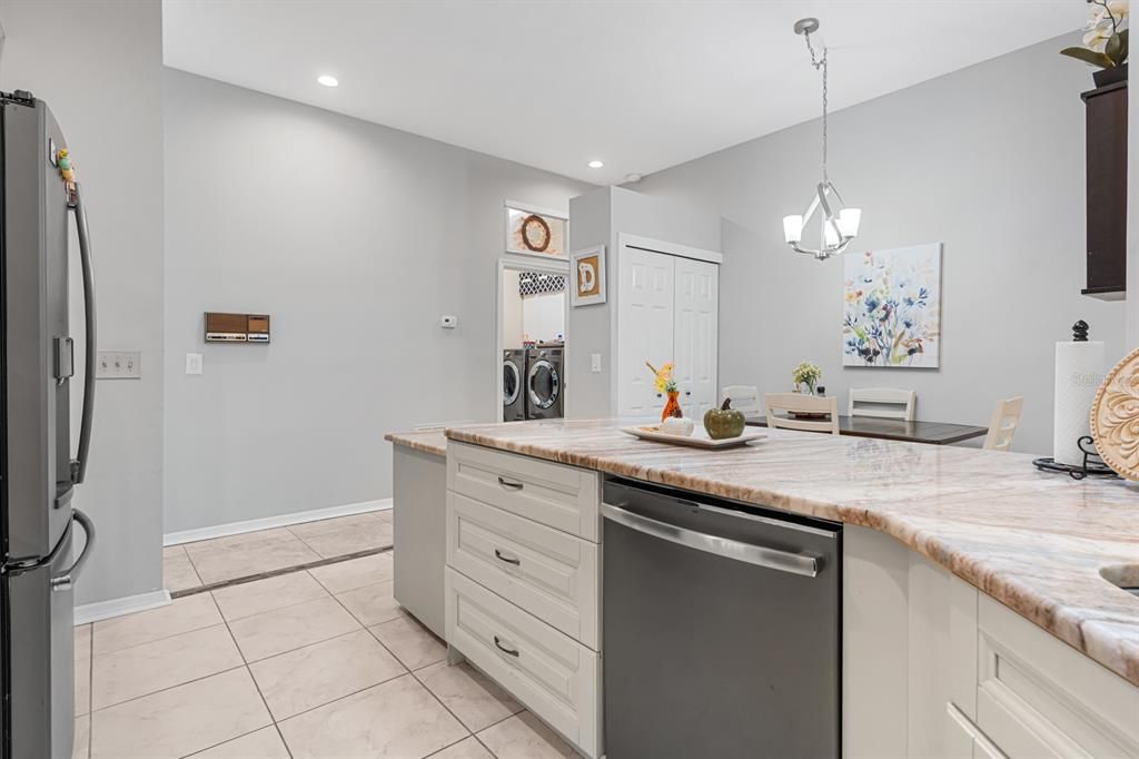 En Venta: $530,000 (3 camas, 3 baños, 2419 Pies cuadrados)