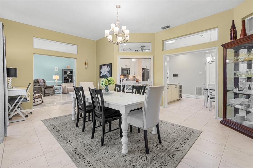 En Venta: $530,000 (3 camas, 3 baños, 2419 Pies cuadrados)