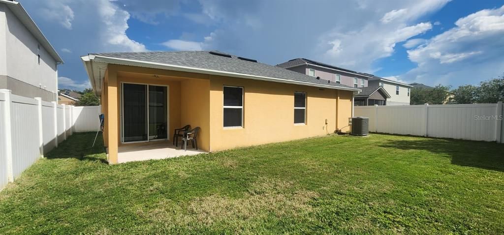 For Rent: $2,400 (3 beds, 2 baths, 1760 Square Feet)