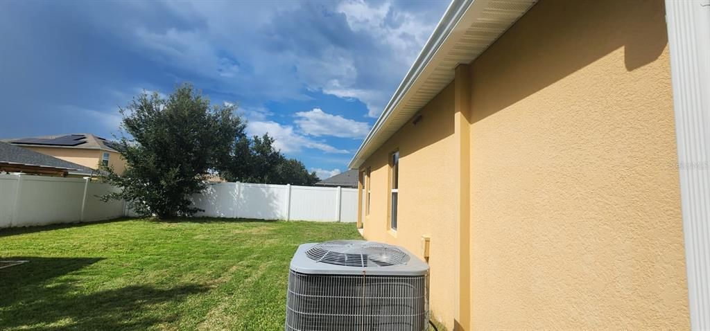 For Rent: $2,400 (3 beds, 2 baths, 1760 Square Feet)