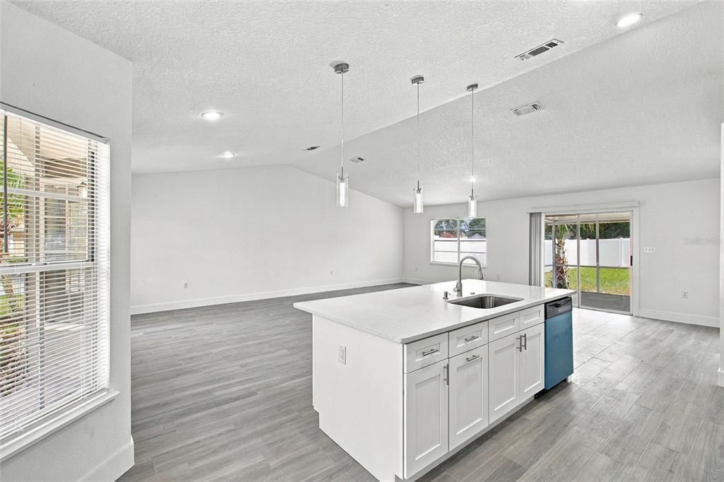 En Venta: $349,900 (3 camas, 2 baños, 1386 Pies cuadrados)