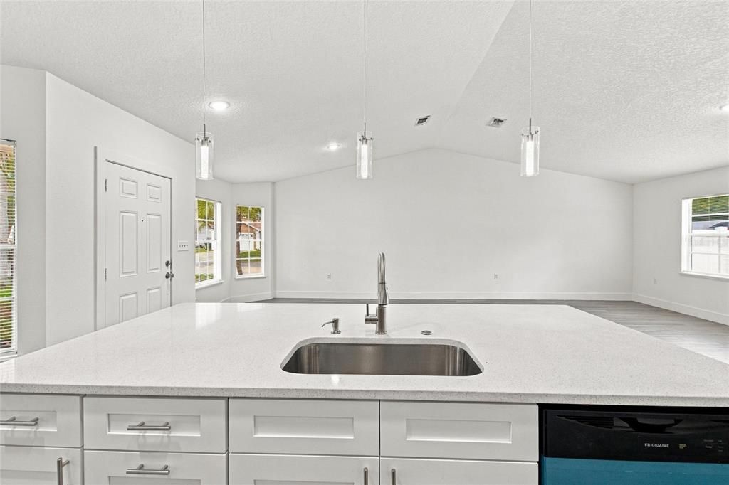 En Venta: $349,900 (3 camas, 2 baños, 1386 Pies cuadrados)