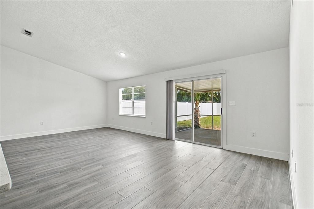 En Venta: $349,900 (3 camas, 2 baños, 1386 Pies cuadrados)
