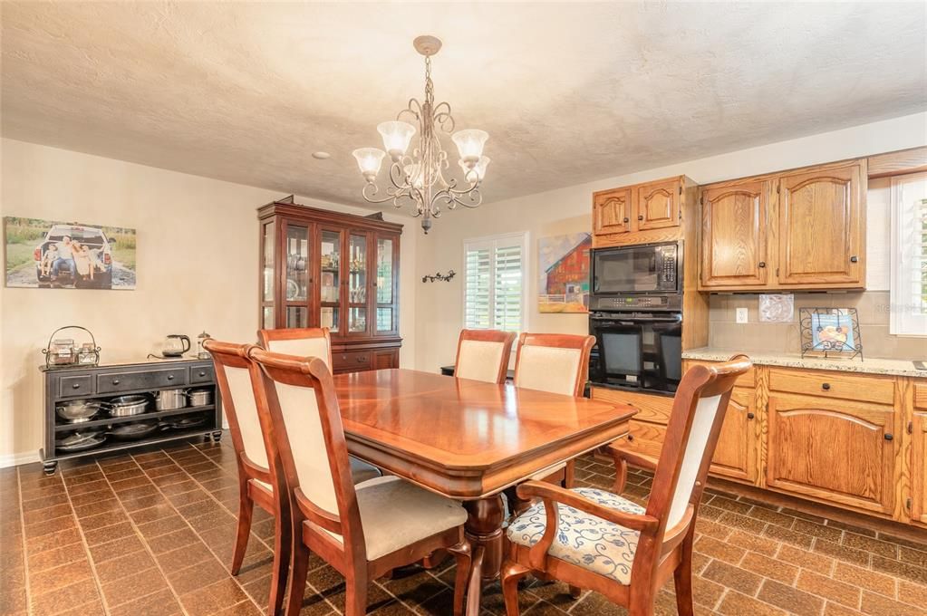 En Venta: $849,900 (3 camas, 2 baños, 2492 Pies cuadrados)