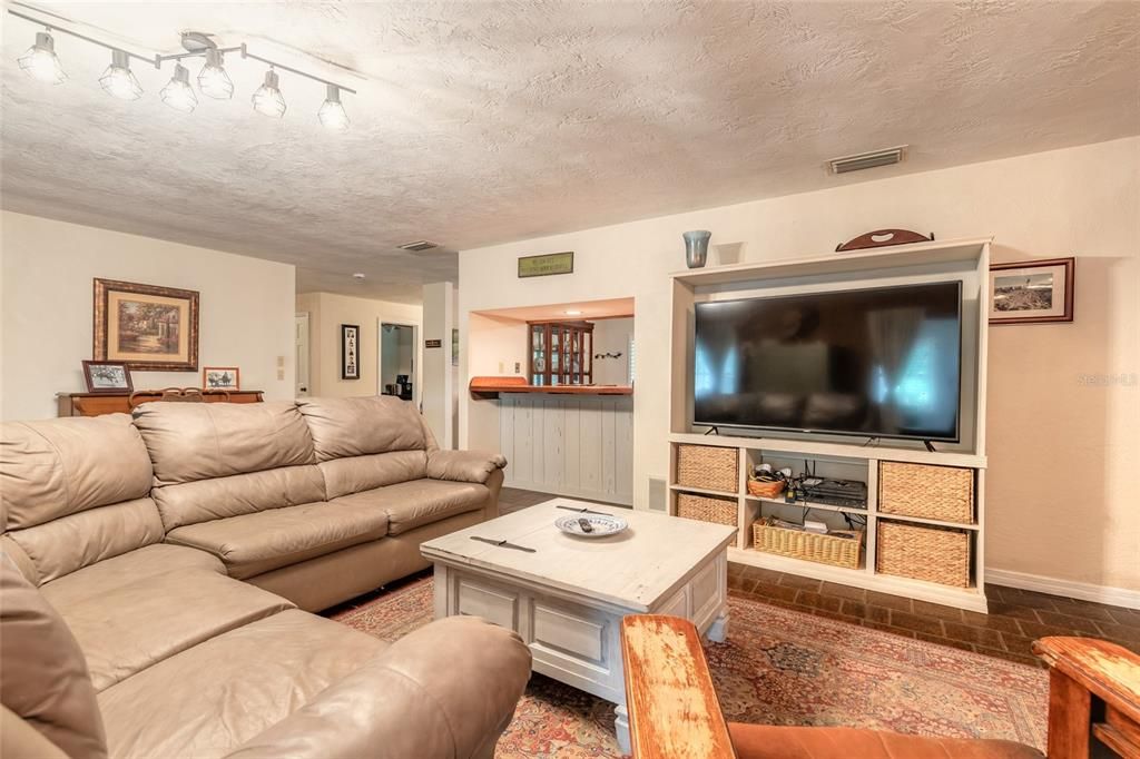En Venta: $849,900 (3 camas, 2 baños, 2492 Pies cuadrados)