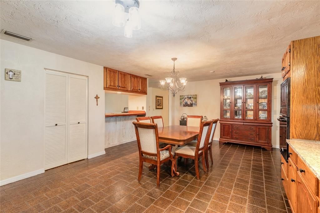 En Venta: $849,900 (3 camas, 2 baños, 2492 Pies cuadrados)