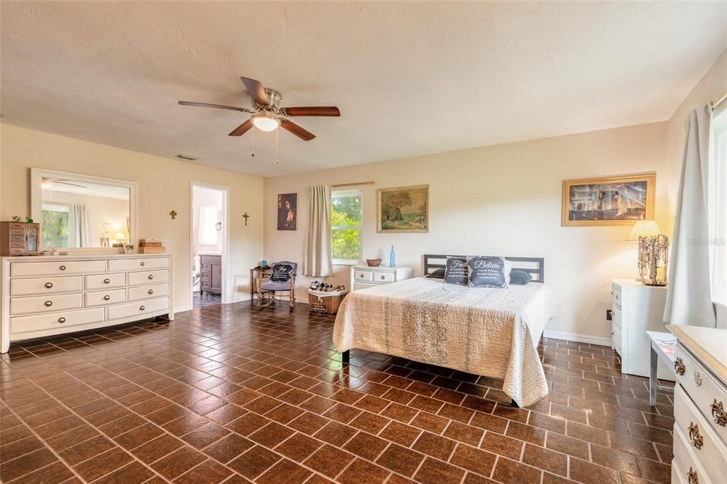 En Venta: $849,900 (3 camas, 2 baños, 2492 Pies cuadrados)