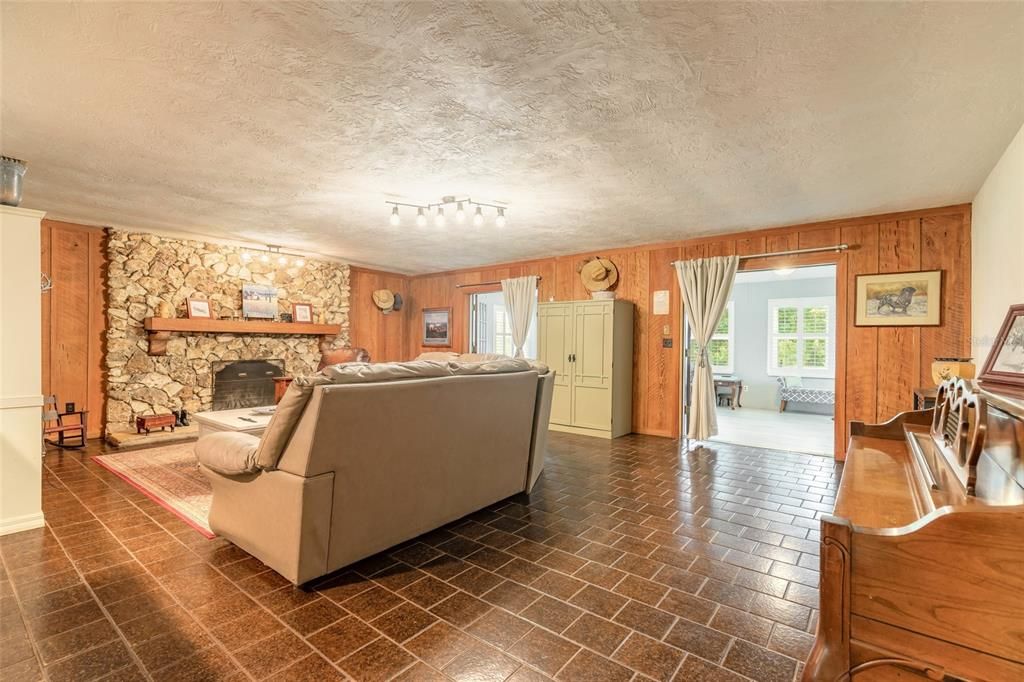 En Venta: $849,900 (3 camas, 2 baños, 2492 Pies cuadrados)