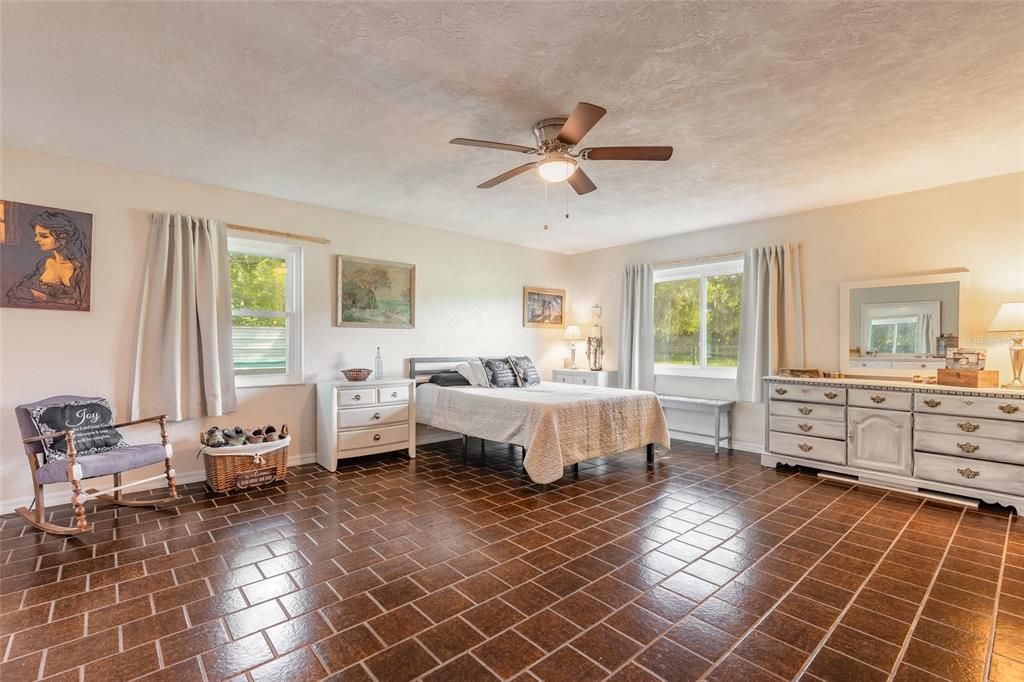 En Venta: $849,900 (3 camas, 2 baños, 2492 Pies cuadrados)
