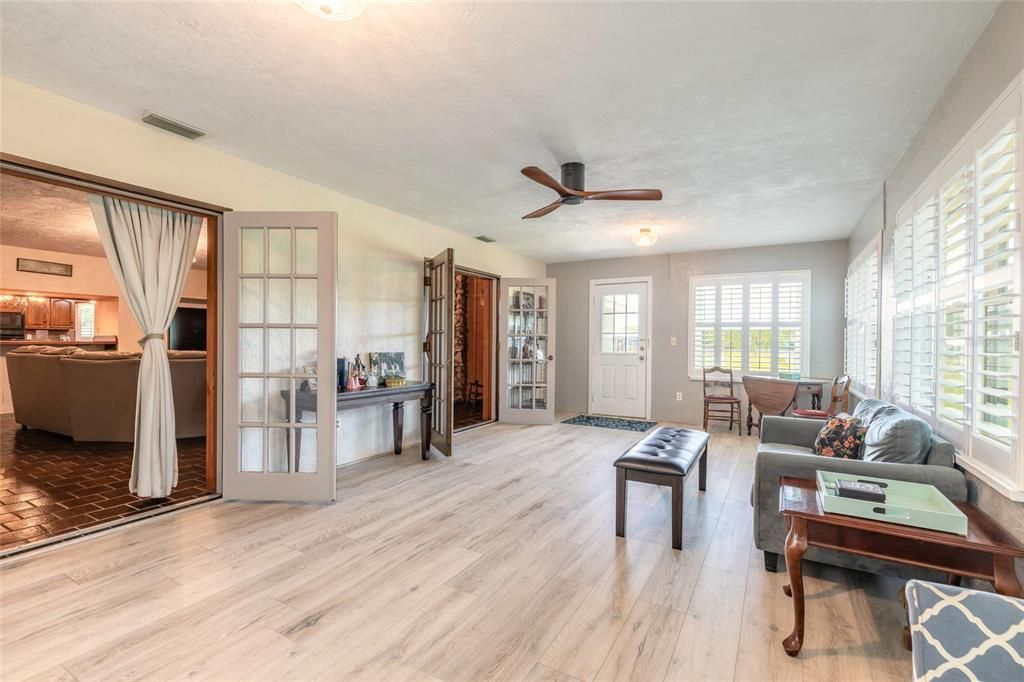 En Venta: $849,900 (3 camas, 2 baños, 2492 Pies cuadrados)