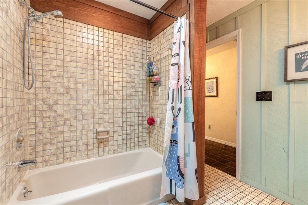 En Venta: $849,900 (3 camas, 2 baños, 2492 Pies cuadrados)