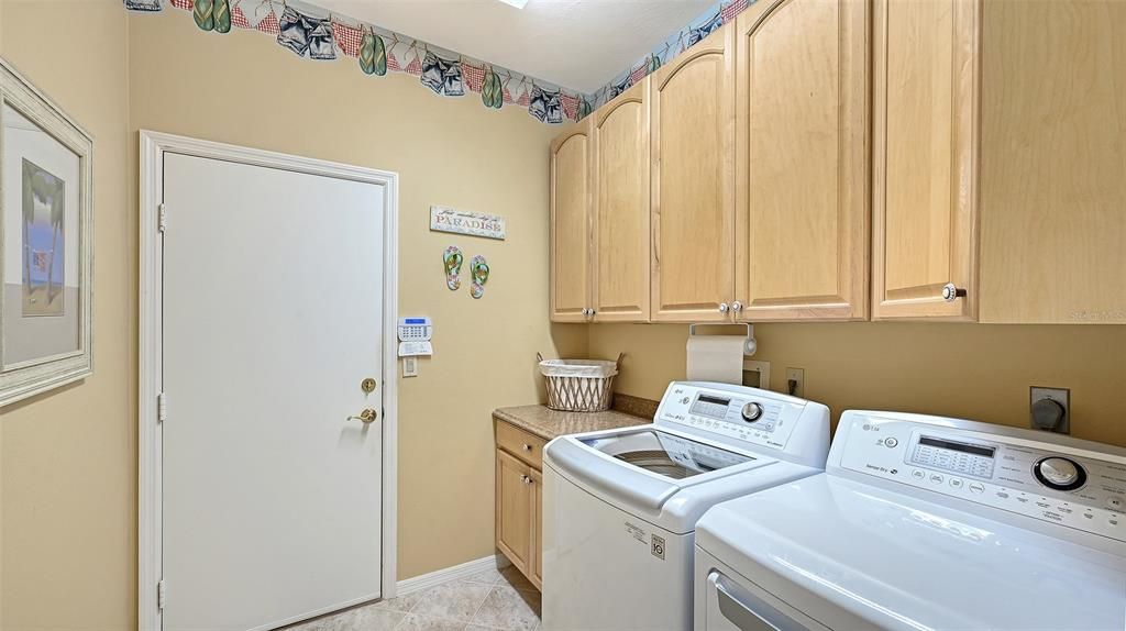 For Sale: $750,000 (3 beds, 2 baths, 2158 Square Feet)