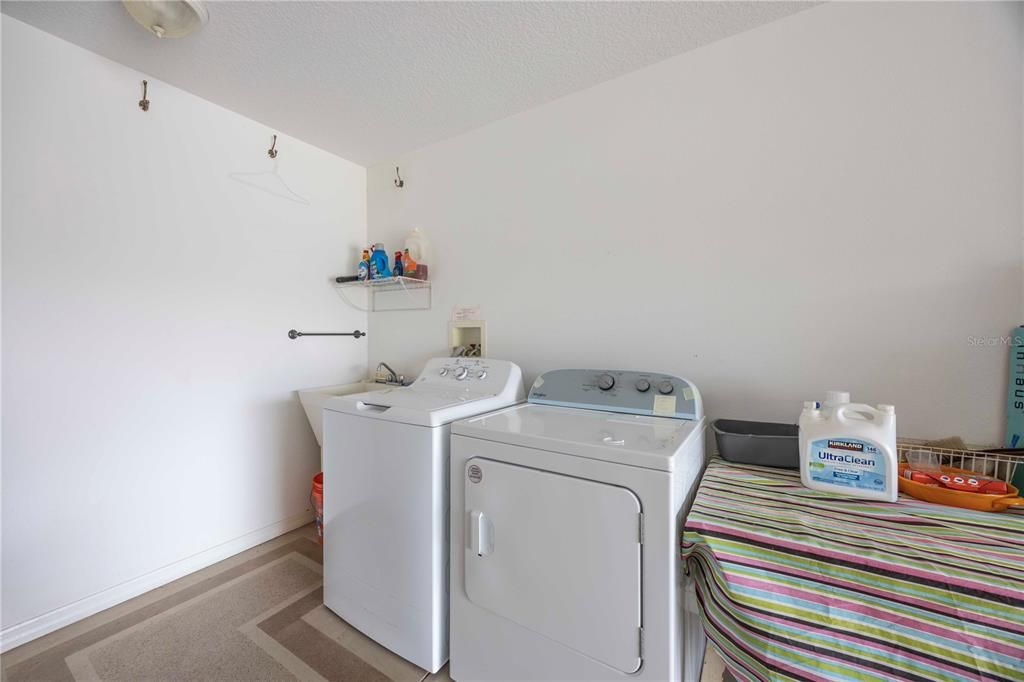 На продажу: $309,900 (2 спален, 2 ванн, 1187 Квадратных фут)