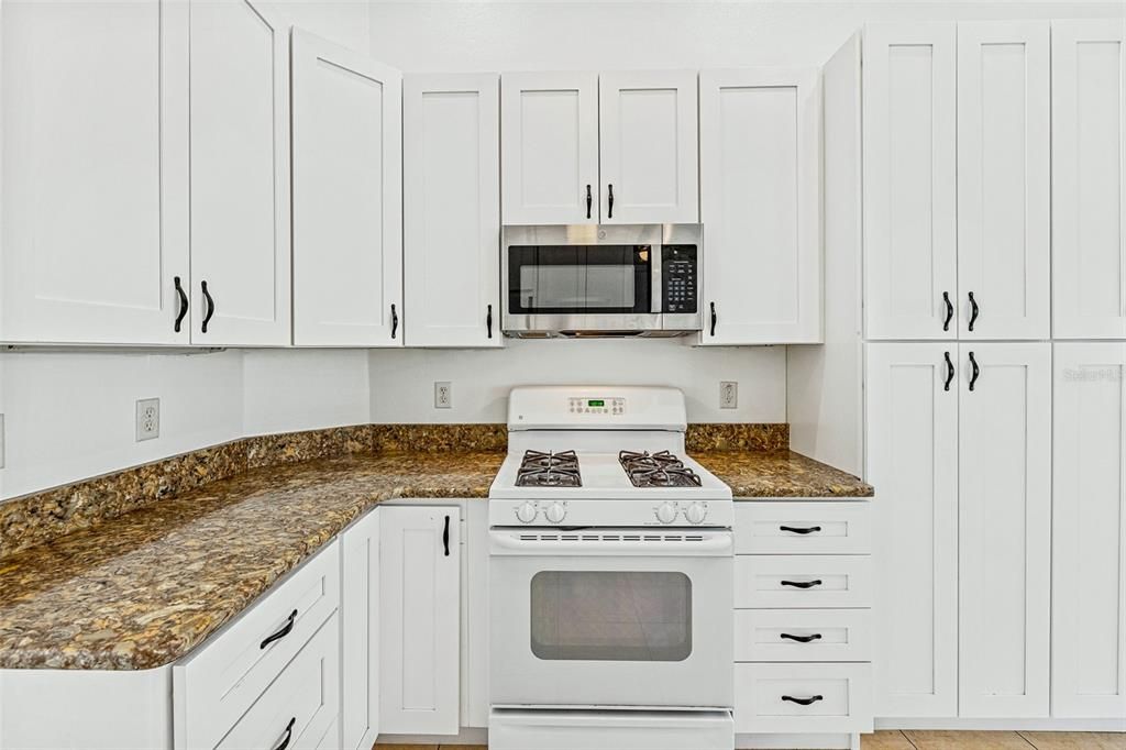 For Sale: $450,000 (3 beds, 2 baths, 1810 Square Feet)