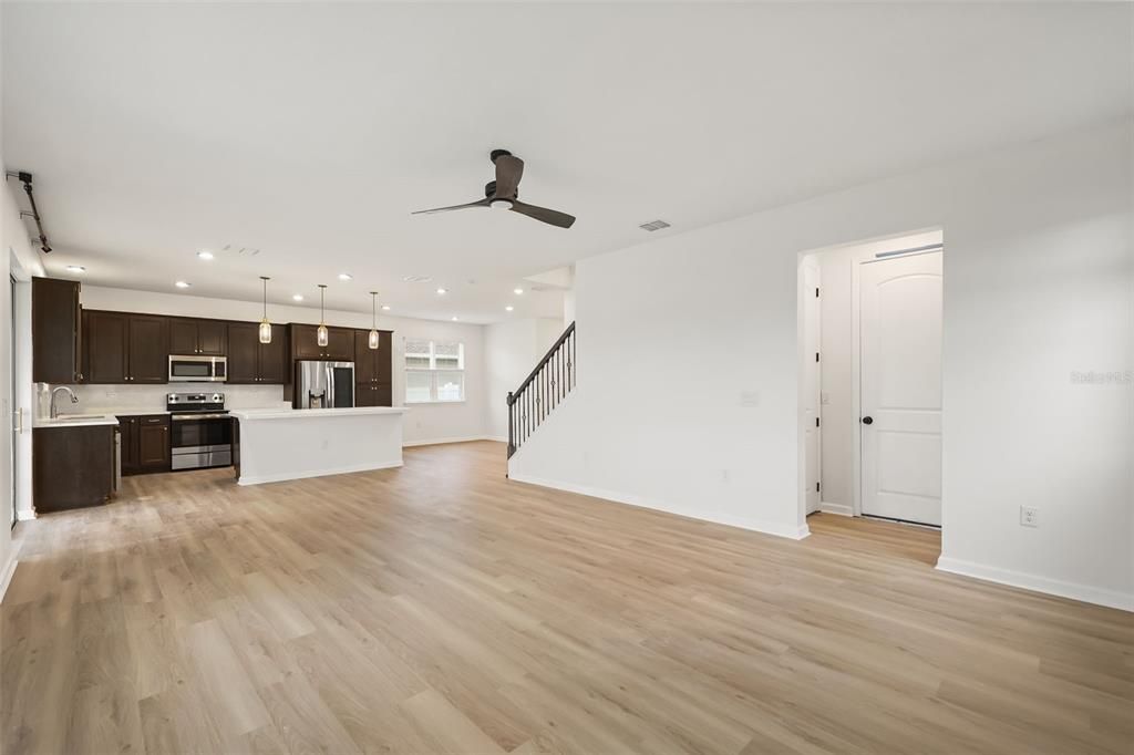 En Venta: $369,900 (4 camas, 3 baños, 2626 Pies cuadrados)