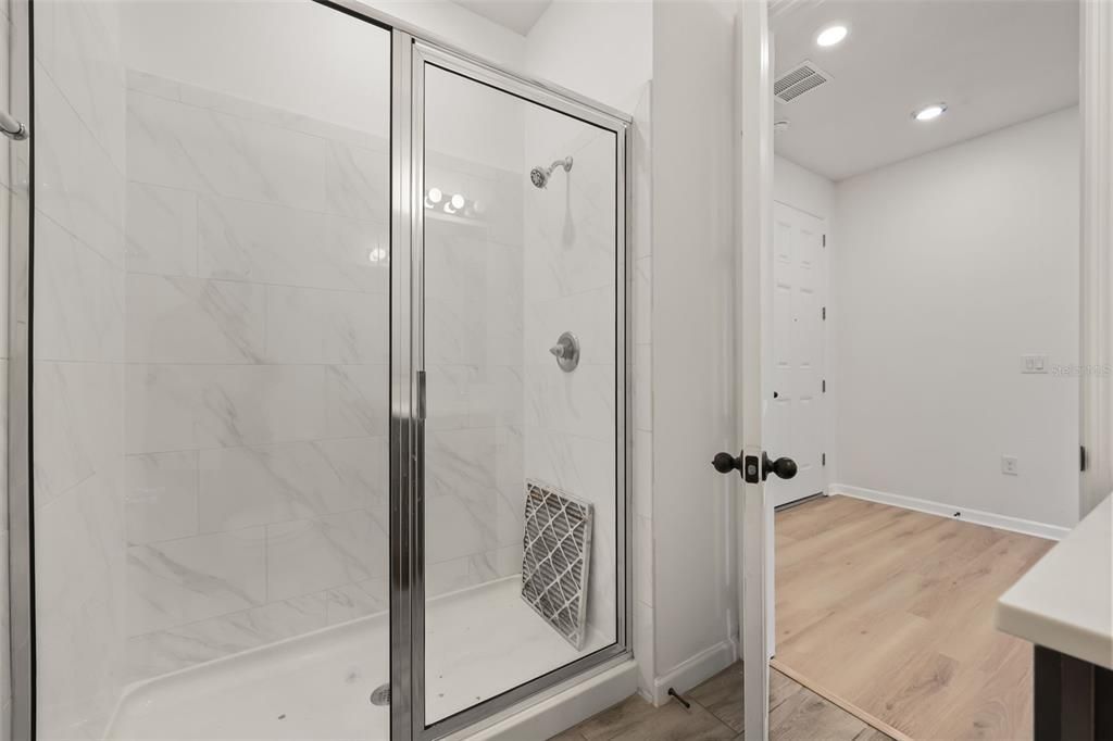 En Venta: $369,900 (4 camas, 3 baños, 2626 Pies cuadrados)