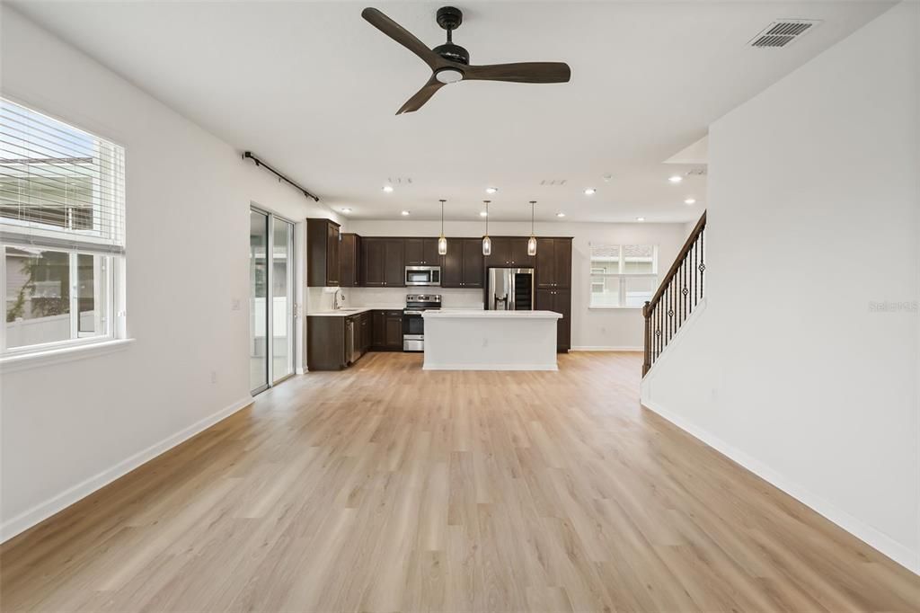 En Venta: $369,900 (4 camas, 3 baños, 2626 Pies cuadrados)