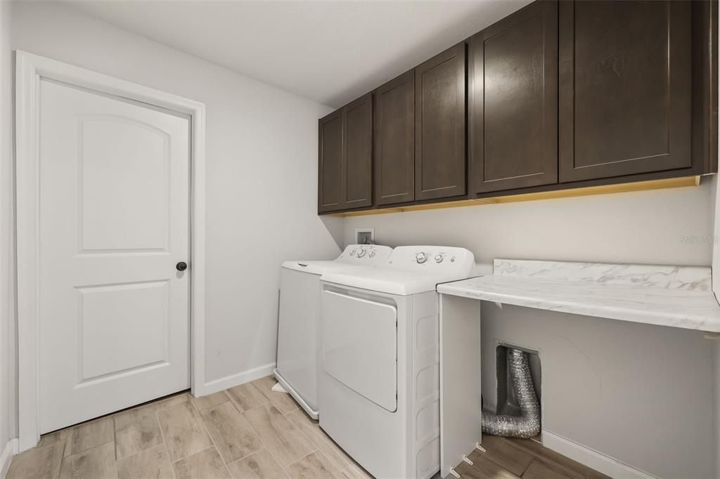 En Venta: $369,900 (4 camas, 3 baños, 2626 Pies cuadrados)