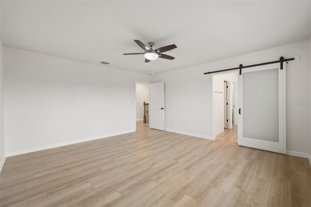 En Venta: $369,900 (4 camas, 3 baños, 2626 Pies cuadrados)