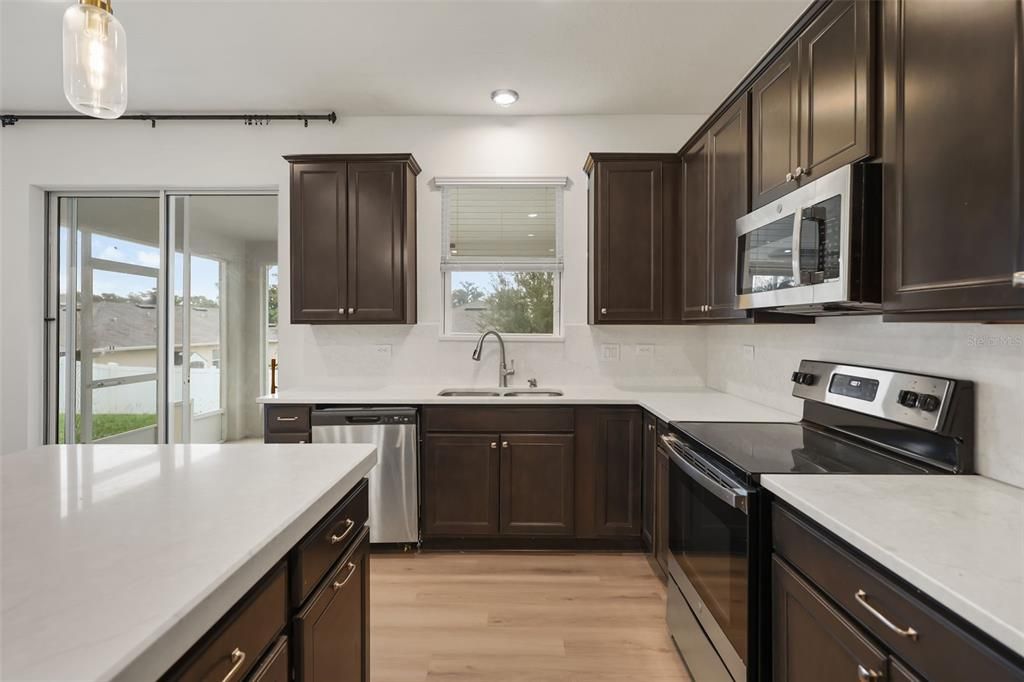 En Venta: $369,900 (4 camas, 3 baños, 2626 Pies cuadrados)