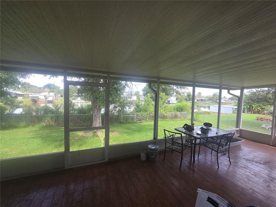 For Sale: $225,000 (3 beds, 2 baths, 1305 Square Feet)