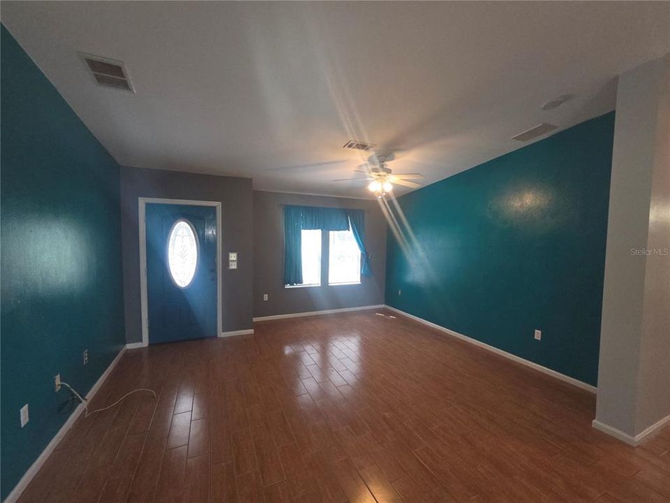 For Sale: $225,000 (3 beds, 2 baths, 1305 Square Feet)