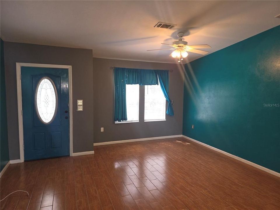 For Sale: $225,000 (3 beds, 2 baths, 1305 Square Feet)