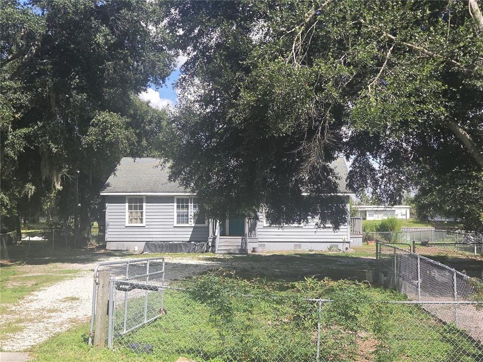 For Sale: $225,000 (3 beds, 2 baths, 1305 Square Feet)