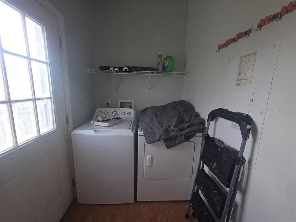 For Sale: $225,000 (3 beds, 2 baths, 1305 Square Feet)