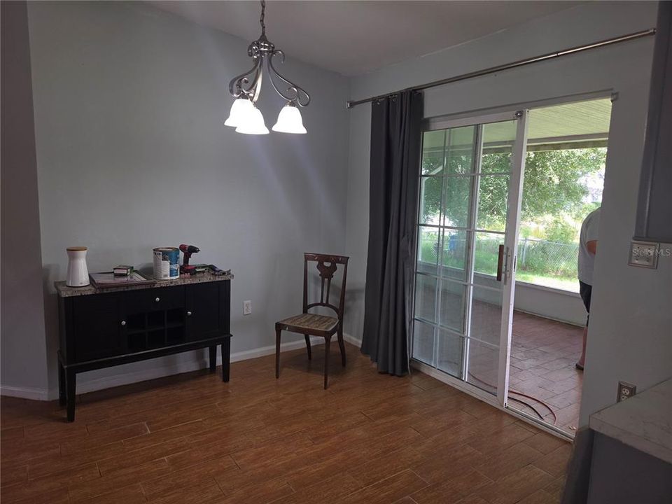 For Sale: $225,000 (3 beds, 2 baths, 1305 Square Feet)