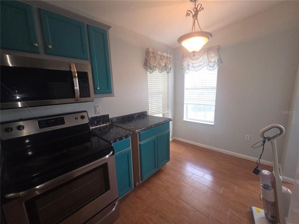 For Sale: $225,000 (3 beds, 2 baths, 1305 Square Feet)