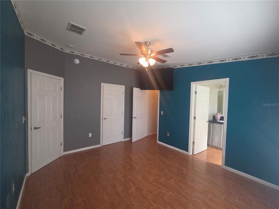 For Sale: $225,000 (3 beds, 2 baths, 1305 Square Feet)