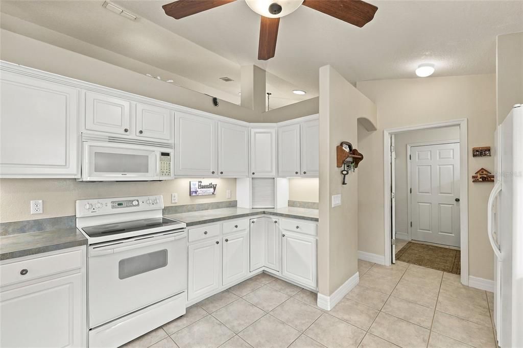 Activo con contrato: $440,000 (3 camas, 2 baños, 1843 Pies cuadrados)