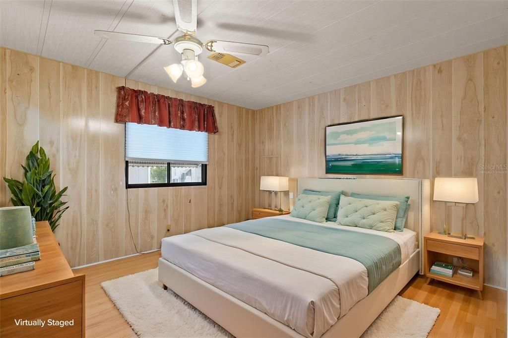 На продажу: $152,900 (2 спален, 2 ванн, 1152 Квадратных фут)