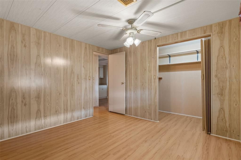 На продажу: $152,900 (2 спален, 2 ванн, 1152 Квадратных фут)