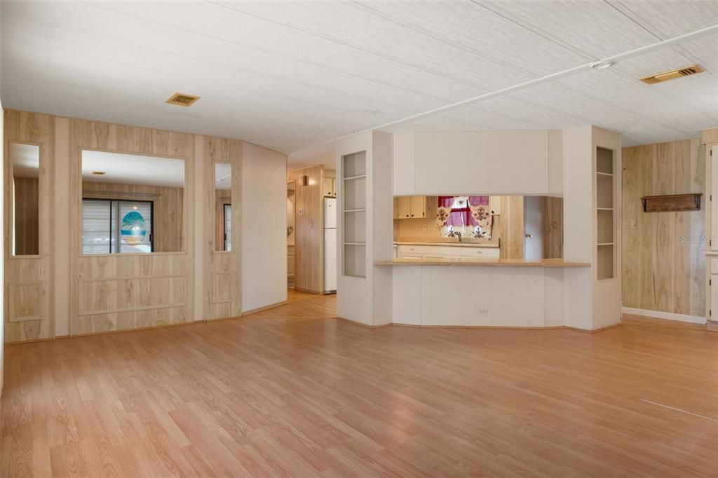 На продажу: $152,900 (2 спален, 2 ванн, 1152 Квадратных фут)